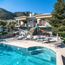 Giomani Villa-Private Pool-Walk to the Sea, hotel a Nikiana