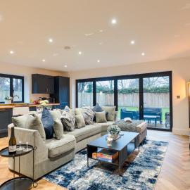 Viesnīca High Trees Lodge - Luxury Retreat with 2 Bed King En-Suites pilsētā Vitstabla
