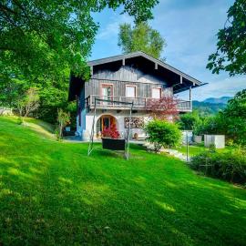 Künstlervilla mit grandiosem Panoramablick, hotel v destinaci Fischbachau