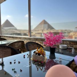 View Pyramids Inn