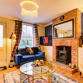 Chic Pet-Friendly Cottage, Fireplace, Wivenhoe, Hotel in Wivenhoe