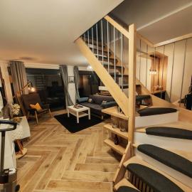 Nice little duplex house in Elancourt village, hotell i Élancourt