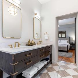 Harbor View Suite - Luxury Newport Retreat