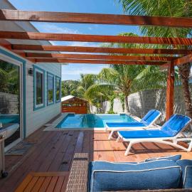 Villa Casa Familia with private pool - 5 min walk to West Bay beach, хотел в Уест Бей