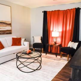 Comfy 2BR-1 Retreat in an ideal location Entire apartment or individual rooms avail, hotel in Louisville