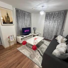 Luxury Stay Longer Sleeps 6 FreeParking FreeGym Terrace, hotel a Brentford