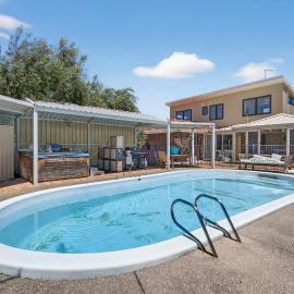 Coastal 2-Bed Home with Pool, hotel a Safety Bay