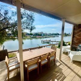 Mooloolaba Coastal Canal Villa，莫羅拉巴海濱的飯店