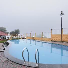 Urbanview Hotel Nerine's Glamping Village Cipanas by RedDoorz, hotel em Barukupa