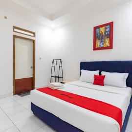 RedDoorz Plus near Universitas Maranatha Bandung 2, hótel í Bandung