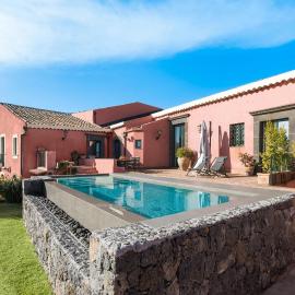 Micanera House, hotel v destinácii Viagrande