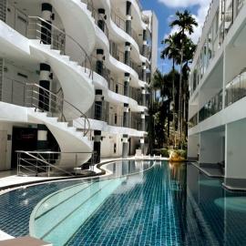 Sunset Plaza Condominium, hotel in Karon Beach