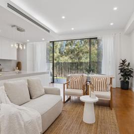 Luxe City-Edge Retreat, Large Entertainer's Balcony, Walk to Adelaide Oval & CBD, hotel i North Adelaide