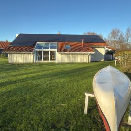 Fjordhaus am See - 6 Schlafzimmer, Seeblick, Sauna und Whirlpool, hotel in Otterndorf