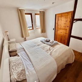 NEU Stilvolle Maisonette Wohnung direkt am Rhein Nähe Bonn, hotel a Remagen