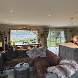 Borders Escape with Hot Tub، فندق في West Linton