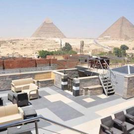 Aura Pyramid inn