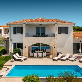 Beautiful Villa Marika with pool in Vizinada