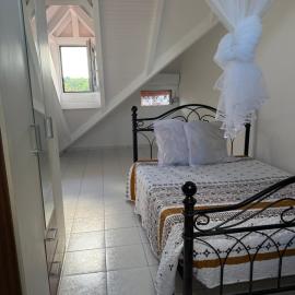 T3 cosy haut de villa, Hotel in Les Abymes