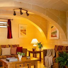 Villetta Dorata - Gozo Holiday Home with Terrace & Field View, hotel u gradu Qala