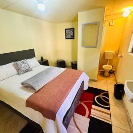 SleepCozyGuestHouse, hotel in Soweto