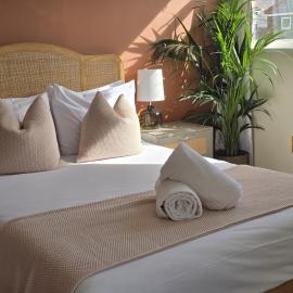 Eyre Court Hotel, хотел в Сийтън