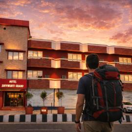 Shivmurti Grand by UV Stays، فندق في حاريدوار