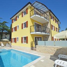 Elia Apartments, отель в Савудрии
