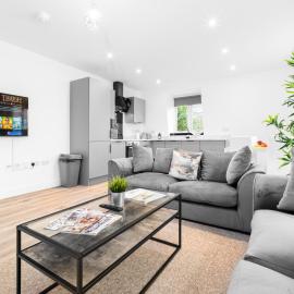 Modern Two Bed Apartment - Netflix - Balcony - Parking - 5MC