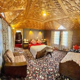 Vanda Heritage Houseboats