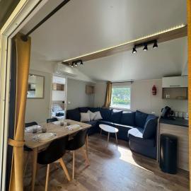 Grand Bungalow 313, 6 personnes, Camping Siblu le Lac des Rêves, מלון בלאט