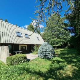 Chalet spacieux 10 pers, 4 chambres, jardin, cheminée, animaux OK, ménage fin séjour option - FR-1-393-38, hotel in Saint-Michel-de-Chaillol