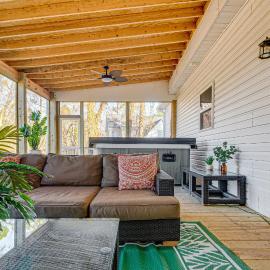 Artist’s Retreat w/ Deck! 5 Mi to Dtwn Durham