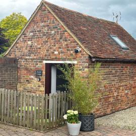 The idyllic Acorn Lodge, hotel a Canterbury