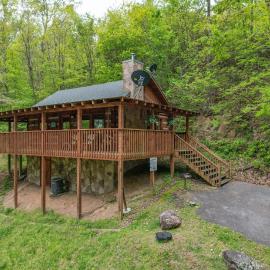 Over the hills and far away! Smoky Mtns cabin、セバービルのホテル