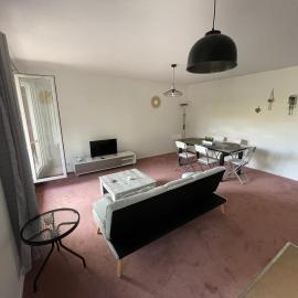 Appartement Saint Genis Pouilly Cern, hotel in Saint-Genis-Pouilly