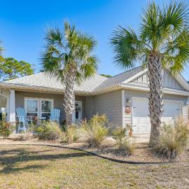 Stroll to Shore: Airy Home w/ Lanai in Port St Joe