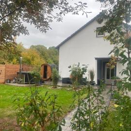Ferienhaus am Seeburgersee 100 Meter zum Wasser, hotel i Niederdorla