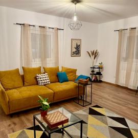 Stylish apartment close to Wiener Neustadt, hotelli kohteessa Lanzenkirchen