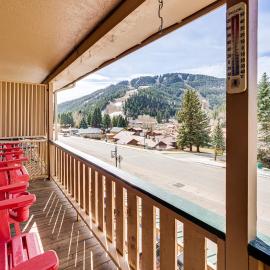 Steps to Skiing! Mtn-View Haven in Dtwn Red River