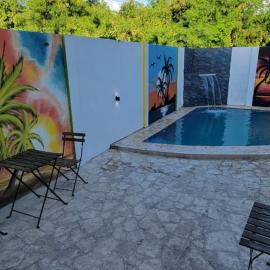 Hostal y Piscina