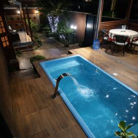Casa com Piscina e Jacuzzi, Próxima da Praia Brava