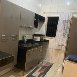 Casa completa com dois quartos e estacionamento grátis