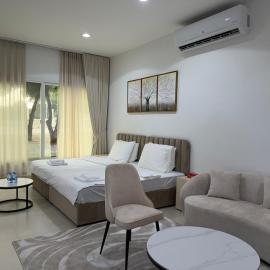 Sky5 Apartment, хотел в Хата