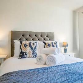 Chestnut Walk - 3 Bedrooms, hotel in Henwick