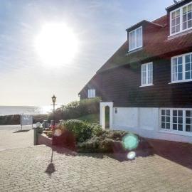 1 Ogilvie Lodge - A seafront apartment in Thorpeness - Close to Thorpeness Country Club - Managed by Aldeburgh Coastal Cottages, hotel a Thorpeness