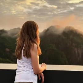 Floral Lux Hotel Huangshan Warm Wood Homestay Tangkou Nandamen Branch, хотел в Tangkou
