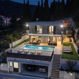 Villa Juma by Villas Guide, hotel in Blace