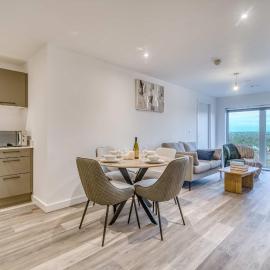 The Trafford Centre - City View - Close to Airport - Sleeps 6, hotel di Manchester