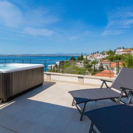 Traumhaftes Apartment nur 100 Meter zum Strand mit herrlichem Meerblick, Sauna, Whirlpool, hotell sihtkohas Dramalj